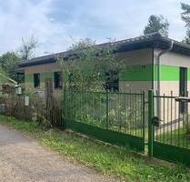 Energiesparender Bungalow mit PV Anlage und Nebengebäude, 105 qm - Hinterweidenthal