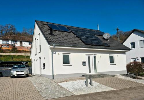 Foto - Modernes EFH mit PV & Solar 