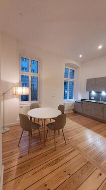 Foto - Stilvoll möblierte 2-Zimmer-Altbauwohnung-Toplage Charlottenburg