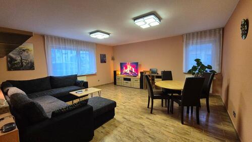 Foto - Großzügige 3-Zimmer-EG-Wohnung, Einbauküche, 2 Parkplätze, Keller