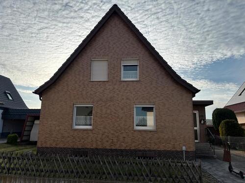 Foto - Ein-Zweifamilienhaus mit großen Garten