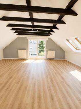 Foto - Lichtdurchflutete Dachgeschosswohnung mit Balkon