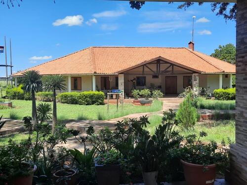 Foto - Wunderschönes Anwesen mit Gästehaus und Pool in Paraguay
