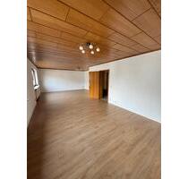 3 Zimmer Wohnung mit Balkon, Bad und Küche - Kraichtal
