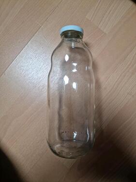 Foto - Milchflaschen mit Deckel Mehrere vorhanden