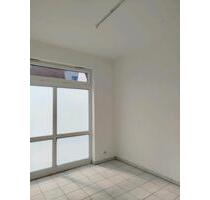 GEwERBE İMMOBiLİEN - 1.750,00&nbsp;EUR Kaltmiete, ca.&nbsp; 102,00&nbsp;m&sup2; in Herrenberg (PLZ: 71083)