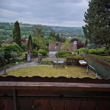 Foto - Halbhöhe 3,5 Zi. 105qm 1150€ KM Einbauküche Ausblick von Balkon