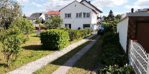 Foto - Freistehendes 1 Familien Haus mit Terrasse, Garten und Garage