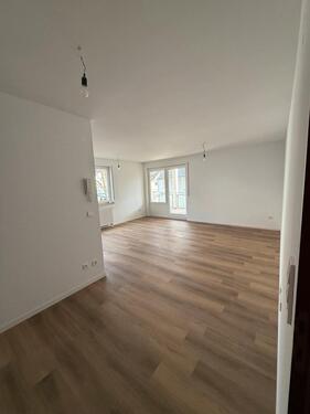 Foto - Renovierte 2-Zimmer Wohnung - 1.200,00&nbsp;EUR Kaltmiete, ca.&nbsp; 58,00&nbsp;m&sup2;