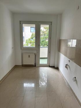 Foto - 2 Zi. Balkon Küche Diele Wannenbad zu vermieten