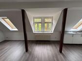 Foto - Helle renovierte DG-Wohnung (55 m²) mit Küche und Fernwärme