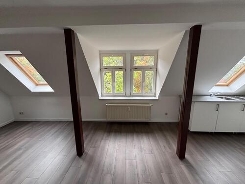 Foto - Helle renovierte DG-Wohnung (55 m²) mit Küche und Fernwärme