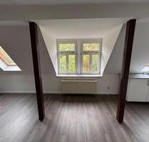 Helle renovierte DG-Wohnung (55 m²) mit Küche und Fernwärme - Meißen