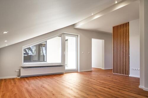 Foto - Provisionsfrei – Hochwertig kernsanierte 4-Zi.-DG-Wohnung