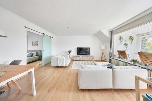 Foto - TOP Vermietet - Helle 3-Zimmer-Endetage mit Loggia & Stellplatz