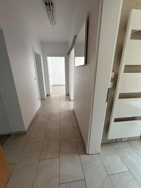 Foto - 4,5-Zimmer-Wohnung – Kernsaniert - Sofort bezugsfrei