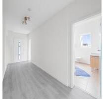 Helle schön geschnittene 4-Zi. Dachgeschoss-Wohnung - Burgwedel