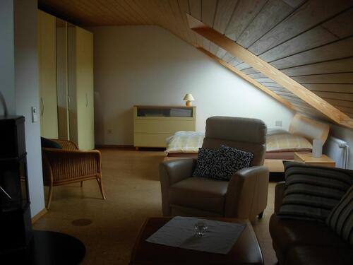 Foto - Modernisierte, sehr großzügige 1 Zimmer-Whng. (70m²) mit EBK