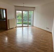 Schöne Wohnung im Ortskern von Schmelz mit Südbalkon