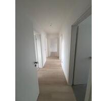 Modernisierte 3-Zimmer Wohnung, 67qm, mit Bad, Balkon, Stellplatz - Lage