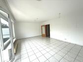 Foto - Großzügige 2-Zimmer-Wohnung mit Balkon, Stellplatz & EBK – Mietfreie Zeit zur Renovierung!