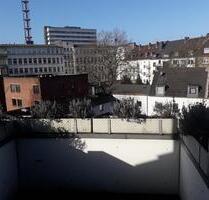Große, helle Maisonette mit Balkon + Küche, Duisburg City-Randlage