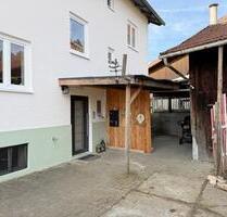Modernisierte 3,5-Zimmer-Wohnung mit 2 Balkonen, EBK & Stellplatz - Biessenhofen