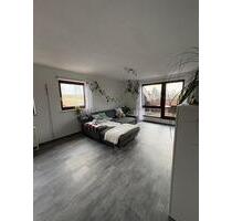 Helle 2,5-Zimmer Dachgeschosswohnung mit EBK und blick ins Grüne - Besigheim