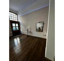 Platz im Salon Zu vermieten - 250,00&nbsp;EUR Kaltmiete, in Aschaffenburg (PLZ: 63741) Damm