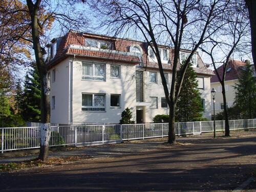 Foto - Ruhige lichtdurchflutete 2-Zimmer-Dachwohnung direkt am Thielpark