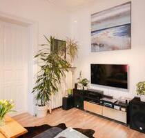 Altbaucharme mit Flair – Wohnen zwischen Stuck & Flügeltüren - Flensburg