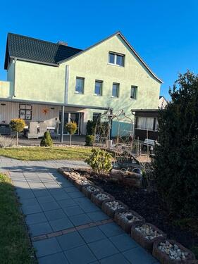 Foto - Freistehendes EFH mit Garten und Garagen