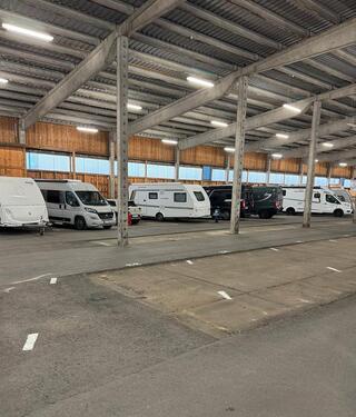 Foto - Stellplatz Hallenstellplatz Wohnmobil Oldtimer