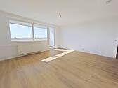 Foto - Großzügig geschnittene 4-Zimmer-Wohnung mit BALKON und tollem Ausblick