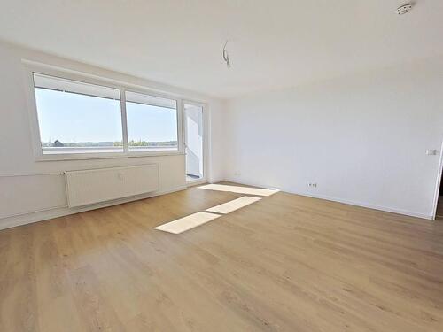 Foto - Großzügig geschnittene 4-Zimmer-Wohnung mit BALKON und tollem Ausblick