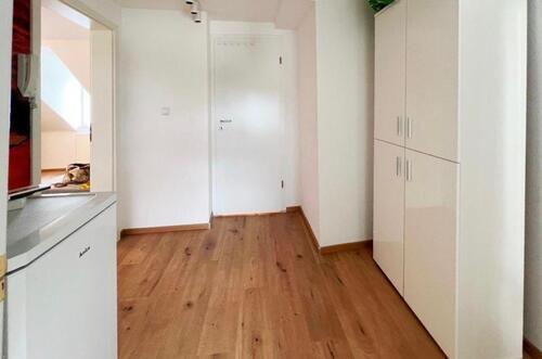Foto - 1 Zimmer Dachgeschoßwohnung zur Miete in Frankfurt am Main