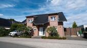 Foto - Einfamilienhaus mit Garage und 4 Schlafzimmern
