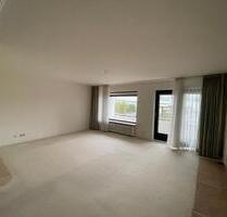 Helle 2-Zimmer-Wohnung mit Balkon (Stadtnah mit Aufzug) - Neumünster