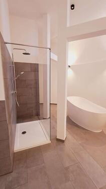 Foto - ***DACHGESCHOSSWOHNUNG~3 RÄUME~KLIMAANLAGE~ERSTBEZUG~HOCHWERTIGE EINBAUKÜCHE~BALKON~STELLPLATZ***