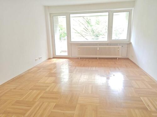 Foto - 3ZW WOHNUNG BALKON WANNENBAD KÜCHE (NICHT EINGERICHTET) GÄSTE WC GARTEN MITBENUTZUNG SCHEIDSTRMARBACHWEG U BAHN U5 BUS M34 2er WG GEEIGNET