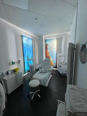 Foto - Vielseitige Gewerbefläche in Top-Sichtlage – Büro, Praxis, Beauty (noch Solarium Fußpflege]