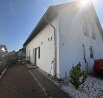 Modernes Zweifamilienhaus mit zwei Wohneinheiten in ruhiger Lage - Münzenberg