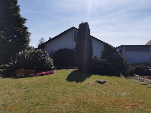 Foto - Charmantes Bungalow, großer Garten, Garage-provisionsfrei