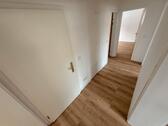 Foto - Kernsanierte 4 Zimmer Wohnung ab dem 01.08.2026 frei