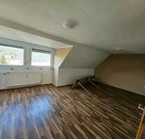 Lebendiger Wohnraum: 3-Zimmer-Dachgeschosswohnung in Lahnstein