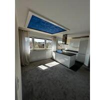 Modernisierte 2-Zimmer Wohnung mit Balkon und Einbauküche - Henstedt-Ulzburg