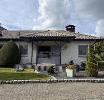 IMMOBILIEN GUMNIOR präsentiert: gepflegter, ebenerdiger Bungalow mit schönem Garten und Garage - Neuenkirchen