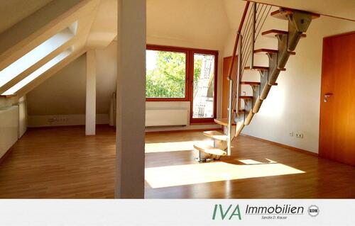 Foto - Tolle 2-Raum-Dachgeschoss-Wohnung mit Einbauküche und Balkon in der Delle