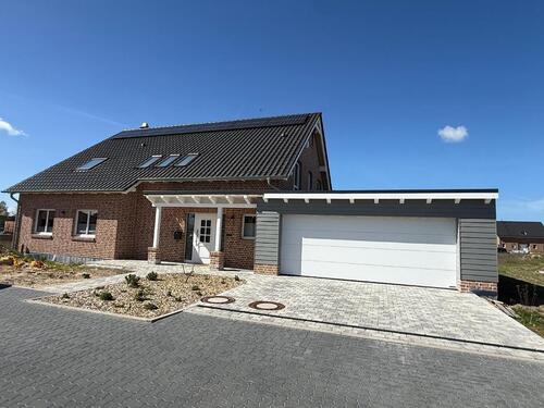 Foto - Einfamilienhaus mit Doppelgarage in Wahrenholz