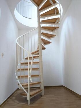 Foto - Schöne 3 Raum-Maisonette-Wohnung, mit großzügigen Räumen und Badezimmer mit Taglicht und Badewanne